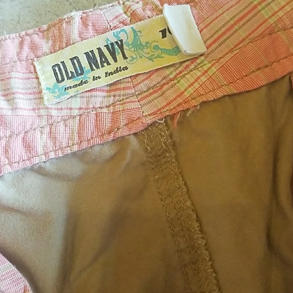 Old navy capris - Picture 2 of 4